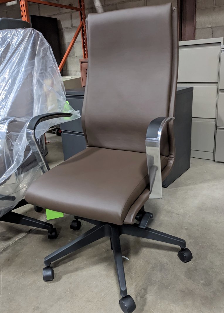 CFS_MplsMN's tweet image. In need of new office chairs for your meeting rooms? We have six United Chair Atto Conference Room Chairs marked for sale at $750 each. Call CFS for more information or to schedule a delivery at 952-922-6683. #TotalWorkplaceSolutions