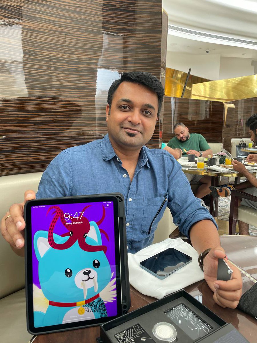 InuKishu's tweet photo. Anndy has personally met up with the founder of #WazirX in Dubai where
he introduced Kishu Kingdom to him and gifted him a rare #KishuverseNFT ! 🐶👀

At Kishu, we keep #buidl-ing!

@BuddhaSource @anndylian #kishu #Kishuverse https://t.co/tkRRVXIRLo