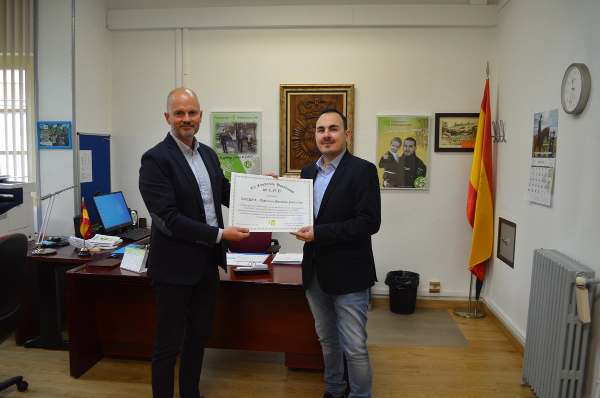 FHCNP's tweet photo. Muchas gracias a #ADEPOL Asociación derechos policiales por su donativo de 3.000€. Con su ayuda seguiremos prestando apoyo a más de 1.100 huérfanos de la @policia y a sus familias.
#contigopasoapaso
#protegealosquemásquieres https://t.co/CbtCzINvvk
