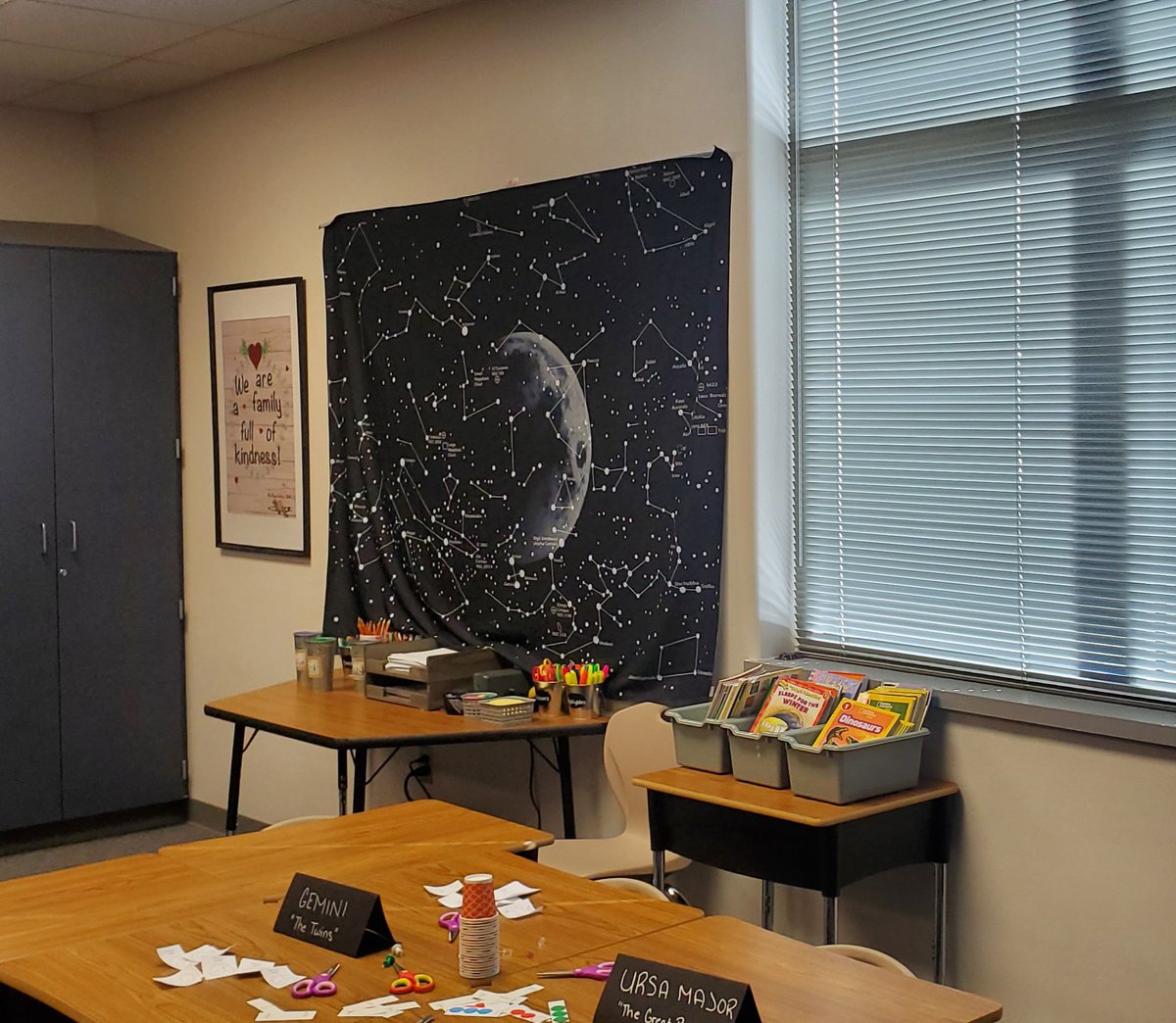 aewolfe1's tweet photo. A great #curriculumnight last night! The students loved making #Constellation cups. 🌟🌟Thanks for helping us keep things moving @CHarveyKDE! Big thank you to @kabzg_katyisd for loaning her space items. We found the #light you use is very important.  #sciencerocks #kdedragons https://t.co/NXxWQIqR9l