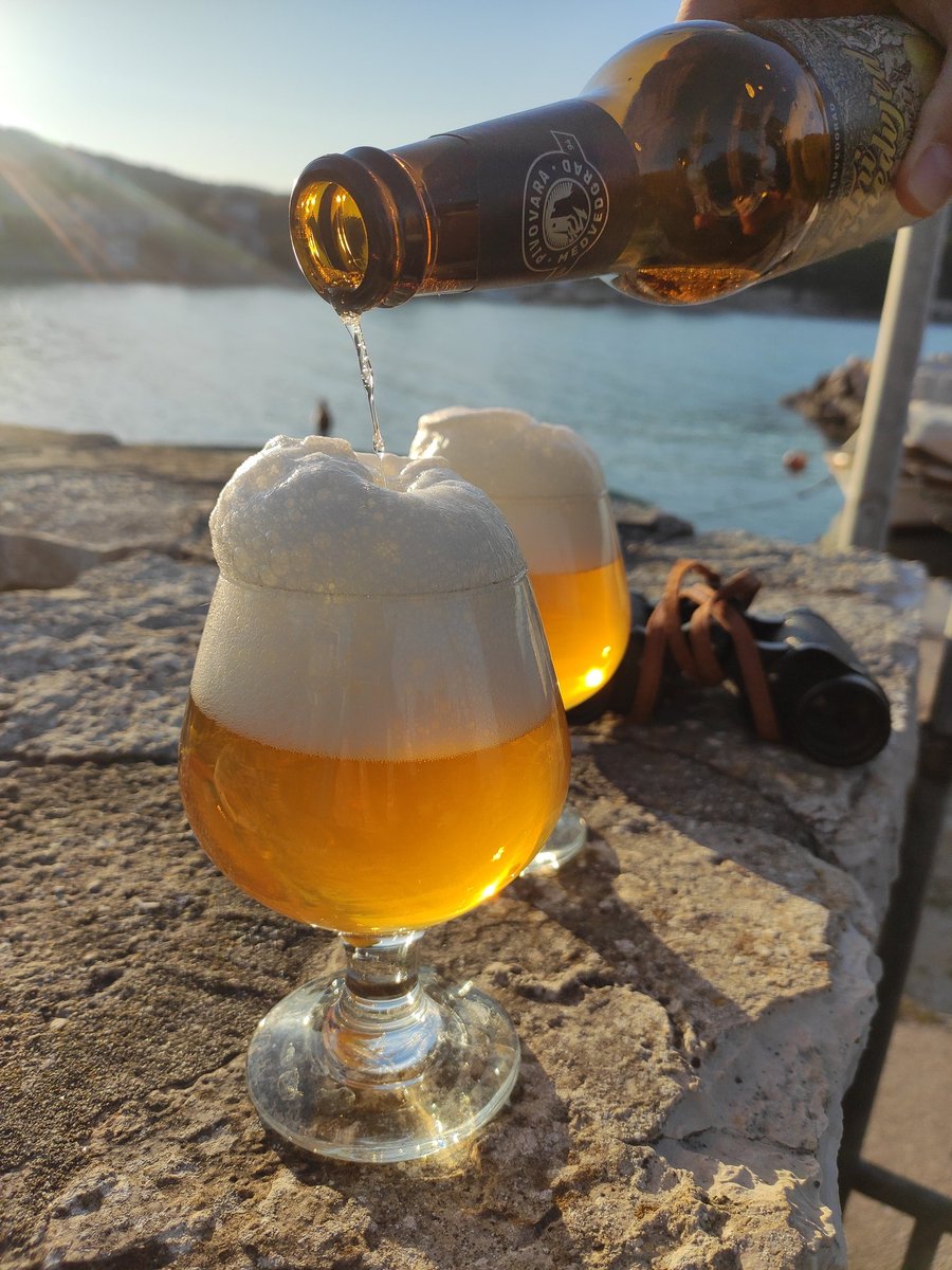 MilinaAdri's tweet photo. Samoća, tišina, piva, more i mačke. Nikada dosta. 👌🐈🍺🏝️
#usv #UhvatiSterilizirajVrati #jebešsezonu https://t.co/QLFSyYikcx