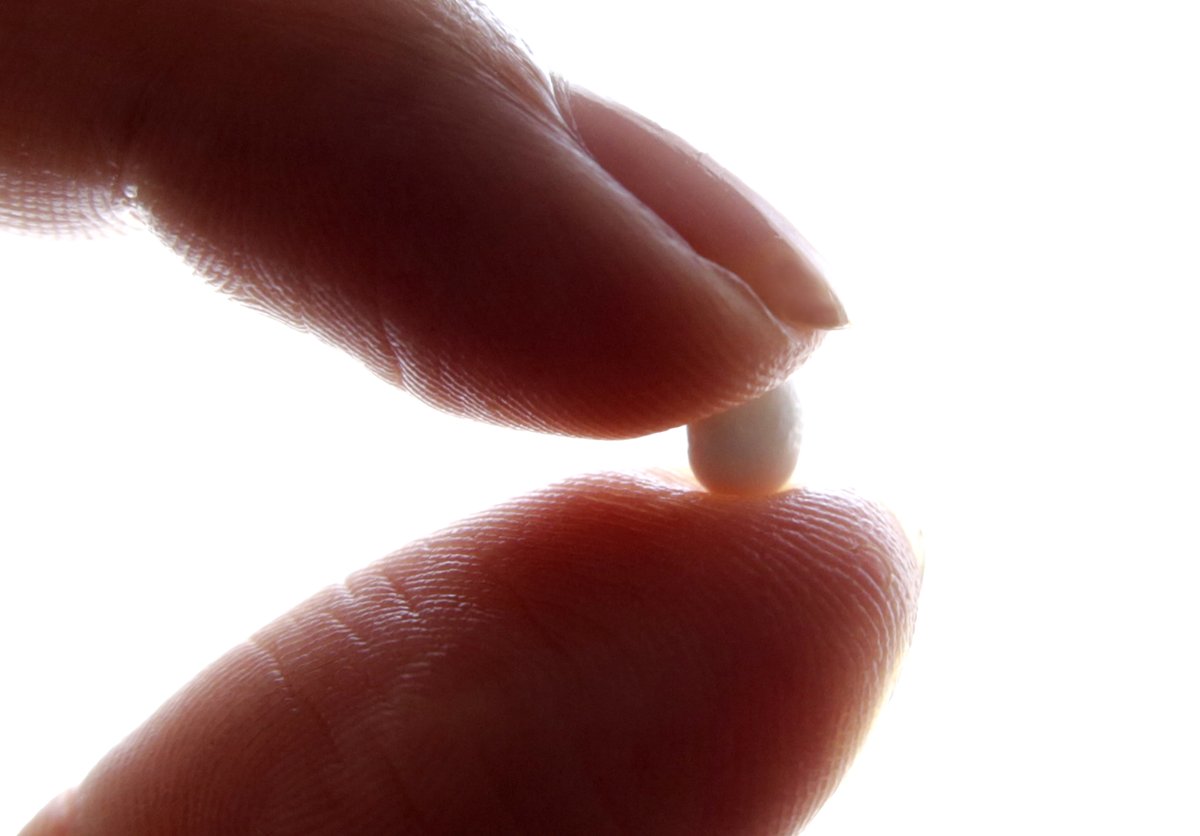 ajplus's tweet photo. A new male birth control pill was 99% effective when tested on mice, say scientists. After human trials, it could one day be the first such pill approved for men.

Unlike most contraceptive pills for women, it does not target sex hormones and thus avoids many side effects. https://t.co/LFqENS89LE