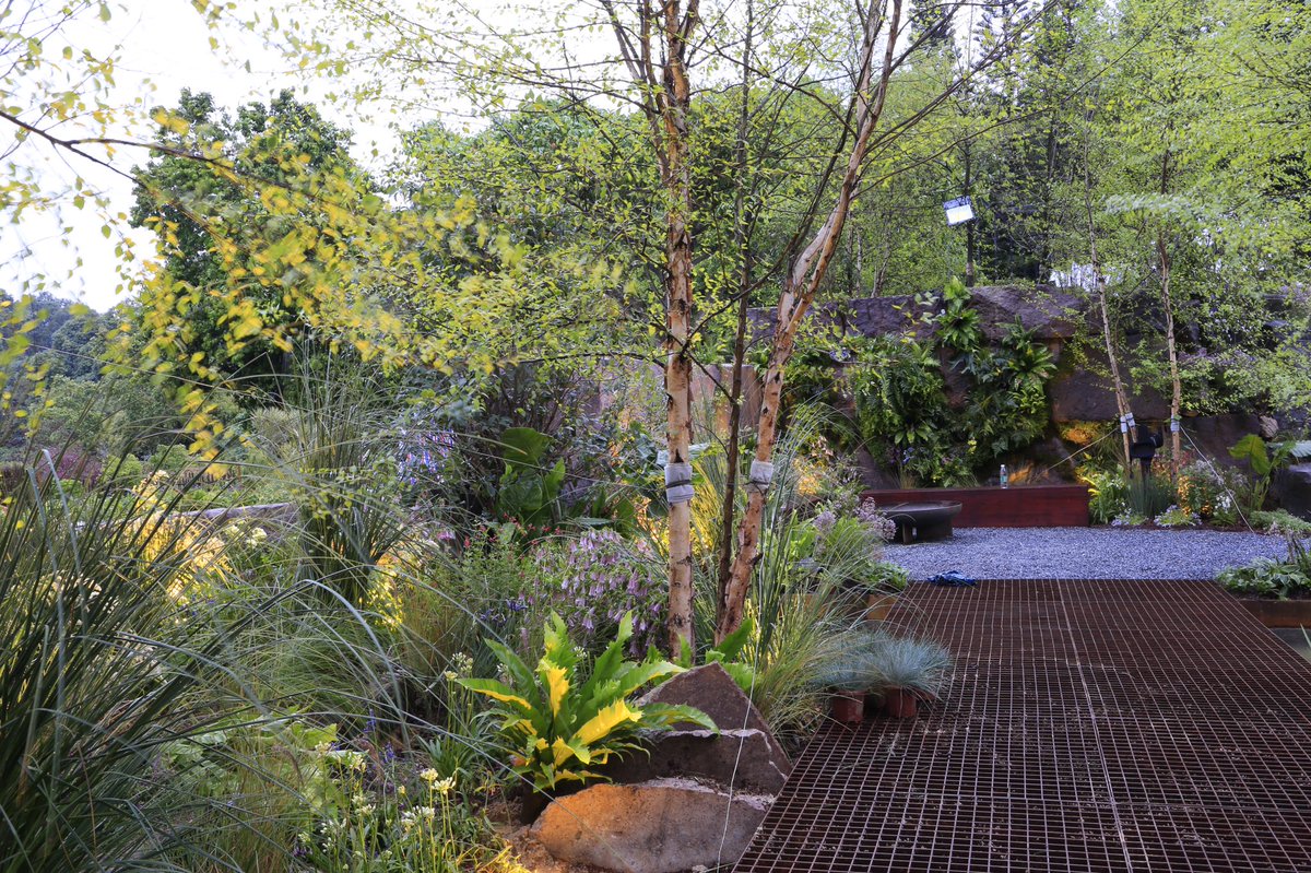 Last planting day and final touches on ‘Nature Sanctuary’ garden for Shenzhen Flower Show. 🌿🌱

#gardendesign #showgarden