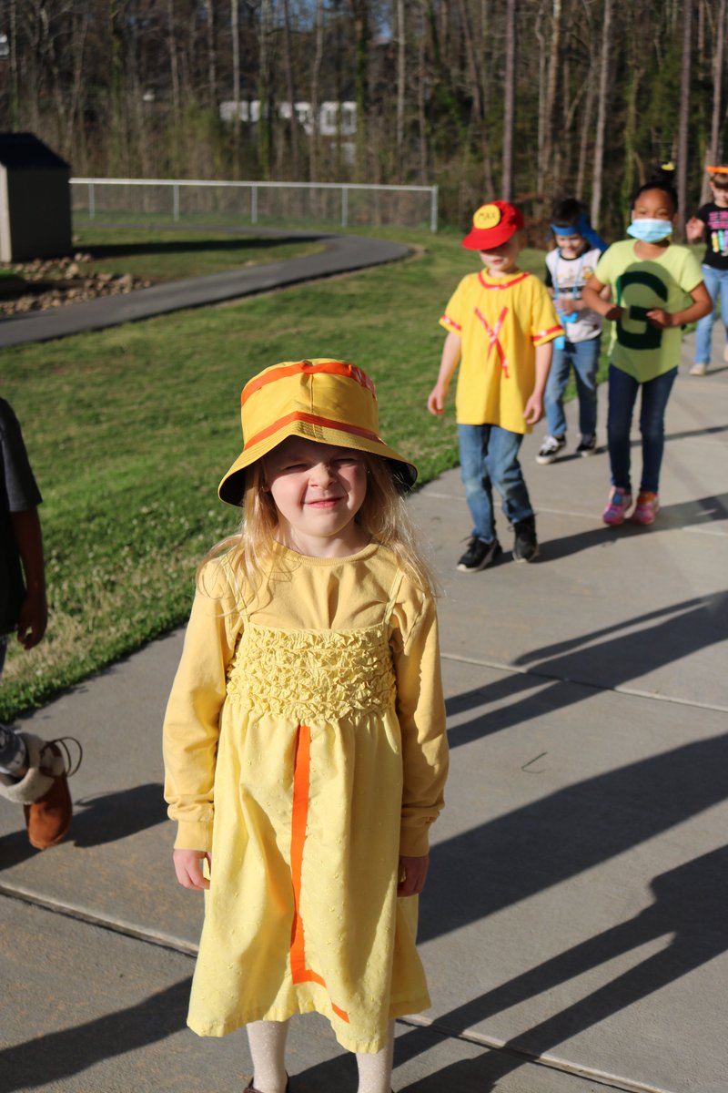 ROSAMrsEller's tweet photo. Kindergarten students dressed up as their favorite Letterland character today and had a parade! #EngageCreateSOAR @ROSArockets @CabCoSchools @letterland https://t.co/rQqpTxtNV0