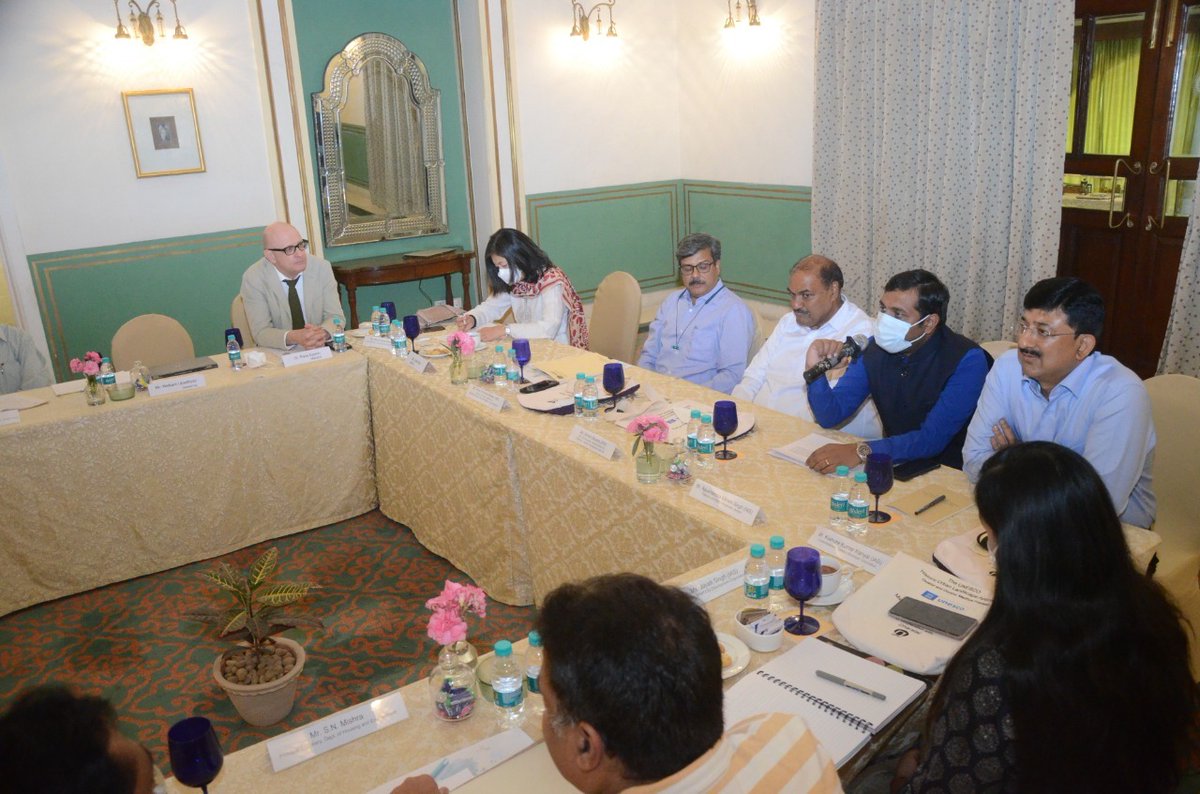 dmgwalior's tweet photo. साउथ ऐशिया की पहली क्रियेटिव सिटी बनेगी ग्वालियर 
यूनेस्कों की क्रियेटिव सिटी के रुप में होगा ग्वालियर का विकास
@JansamparkMP 
@GwaliorComm 
#JansamparkMP 
#gwalior 
RM:-https://t.co/8Cl54PvnRP https://t.co/Tef2uE9KVx