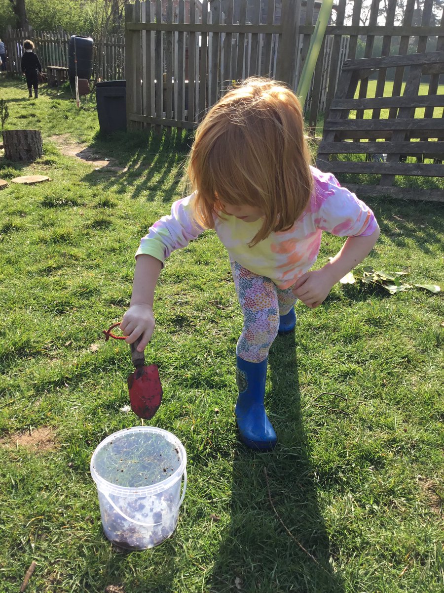 TJPrimary's tweet photo. A lovely sunny morning at Forest School today. We made a wormery to link with our story βYucky Worms.β βοΈπ³#TJReception #RK #TJForestSchool #TJOutdoorLearning https://t.co/7Lu434MotV