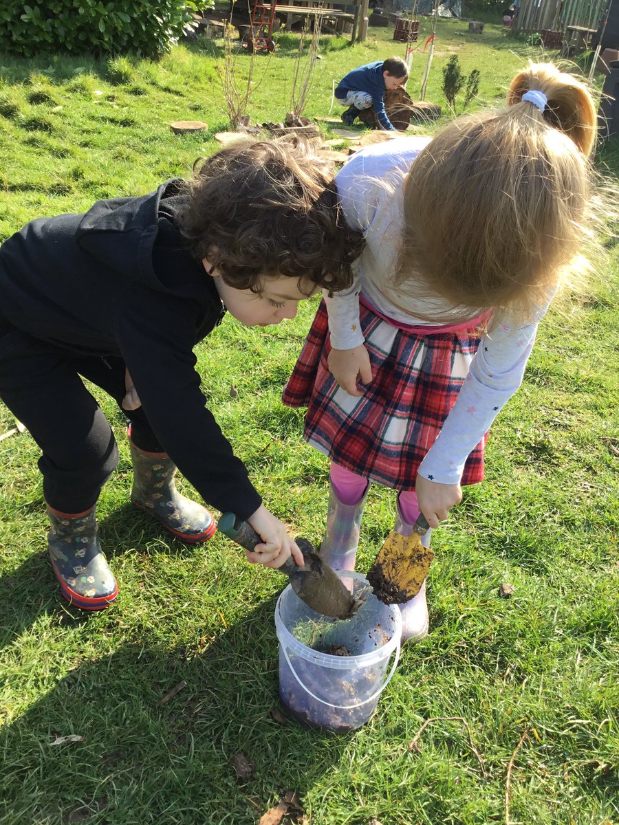 TJPrimary's tweet photo. A lovely sunny morning at Forest School today. We made a wormery to link with our story βYucky Worms.β βοΈπ³#TJReception #RK #TJForestSchool #TJOutdoorLearning https://t.co/7Lu434MotV