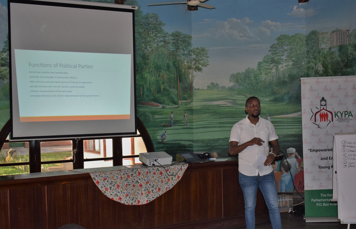 YoungMPsKenya's tweet photo. @elvis_wambura from the programs department taking the #YoungAspirants through the functions of a political party.
@AnthonyBuluma
@Joekimanin
@UraiaTrust
@DKambKenSom
@SakajaJohnson
#Coastedition https://t.co/XaoNPNypjd