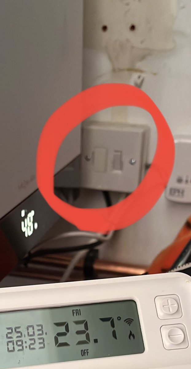 S1Whysall's tweet photo. @Damon_BPH @ViessmannUK @EPHcontrols I’d click that button twice mate X #SiDoesTech https://t.co/q2O7XMbQe5