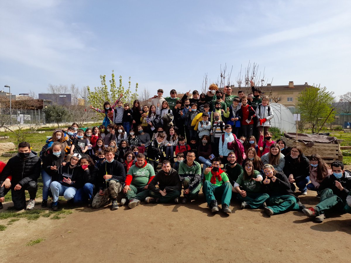 Alex_Pereznav's tweet photo. Dies d'aquests que als de l'IFE de @INS_Pla_Marcell ens agrada compartir amb les escoles del poble. Avui @escolaCanManent ens ha visitat i els alumnes IFE han mostrat projectes i activitats que fem. Ha estat molt emocionant. Gràcies a tots i totes! https://t.co/9a32CTRENH
