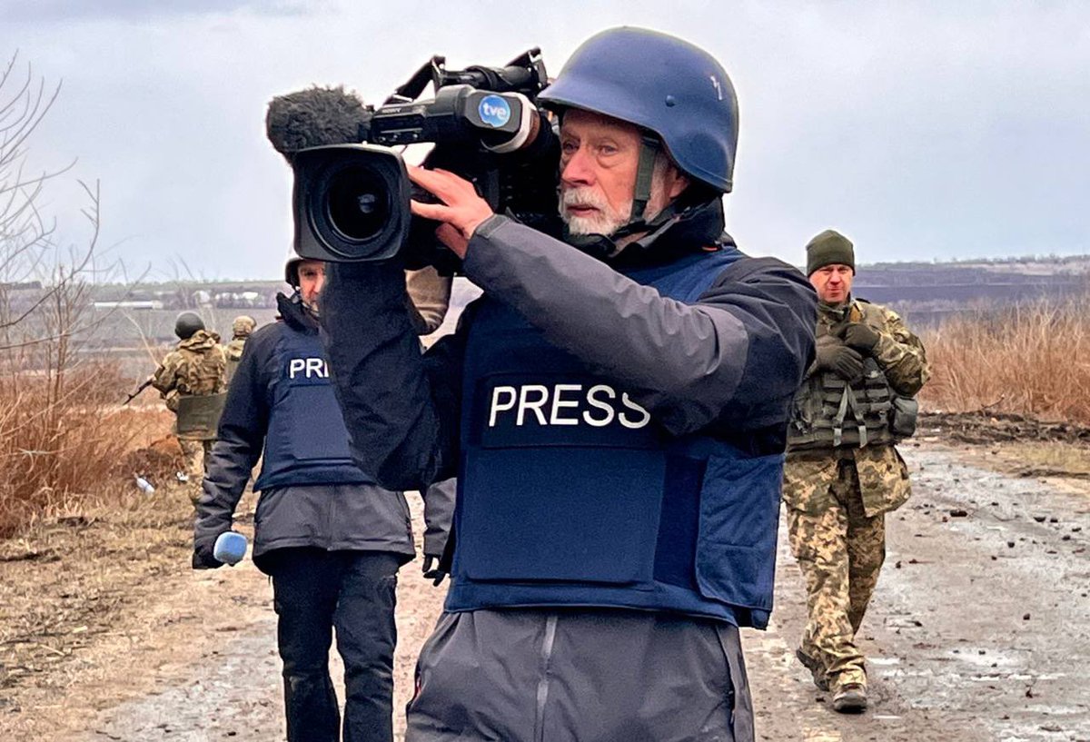 acta_tv's tweet photo. 53 días haciendo periodismo puro, sin generar noticias, solo contándolas, tan fácil y difícil a la vez. Gracias a @MDFzonacaliente @HugoHugobeda @oscarmijallo y @LiudmylaFursova por vuestra valentía, profesionalidad y respeto por la profesión. https://t.co/cHLxGD50j5