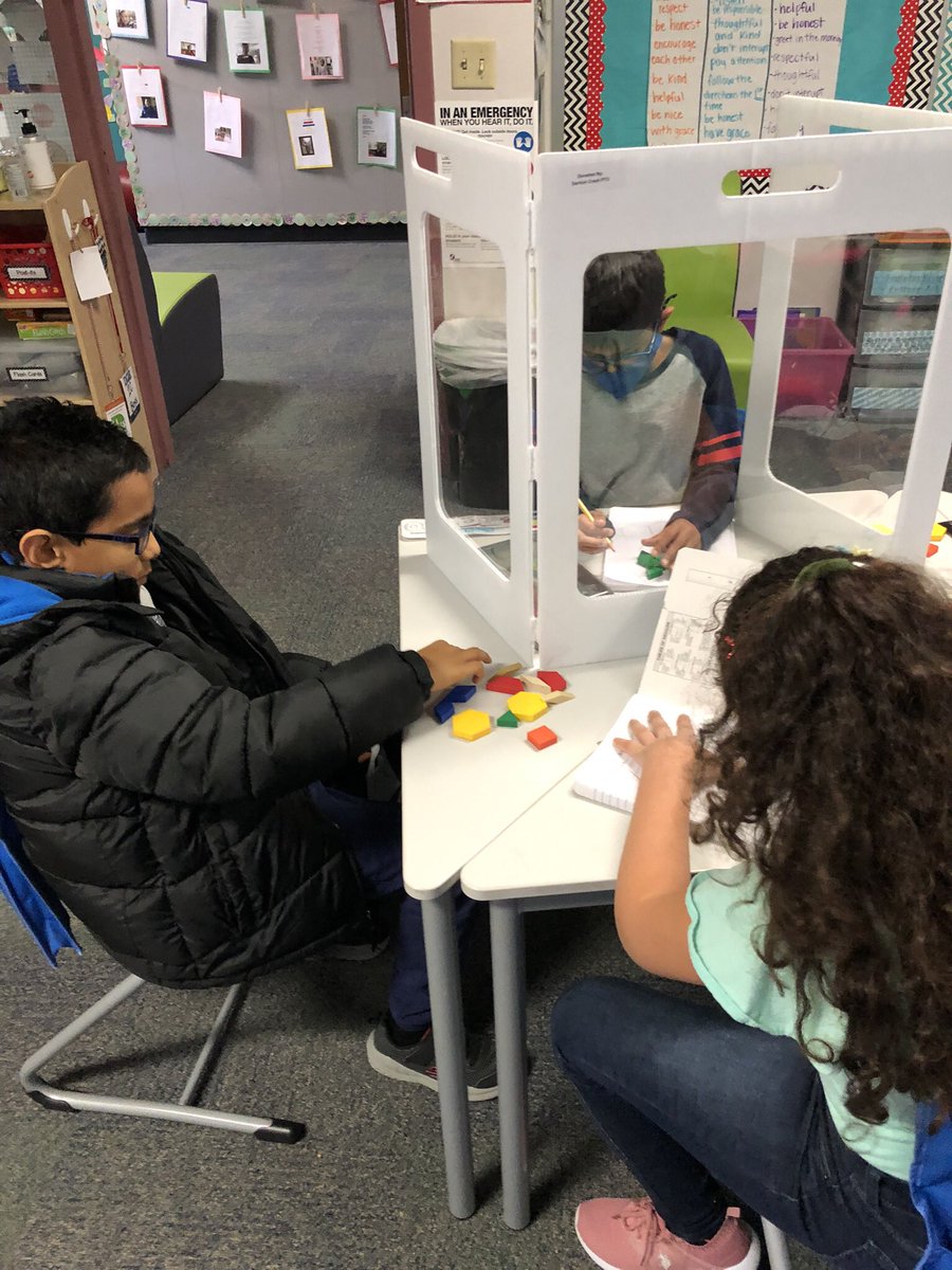 MsLShepherd's tweet photo. 2C making polygons using pattern blocks @DCEtrailblazers #75019Math https://t.co/E3cZ8otWcK