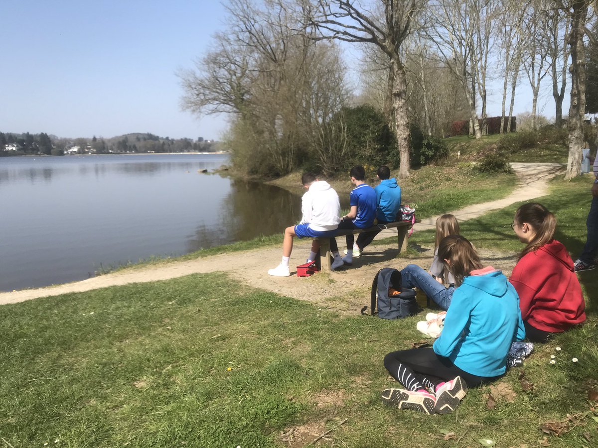 En route vers #Plouay pour le Championnat de France de #cross <a href="/unss/">UNSS_National</a> ! Petite pause déjeuner à #Ploermel pour l’équipe d’ <a href="/AS_Maupas/">AS_Maupas</a>  .
<a href="/UNSS_CAEN/">UNSS CAEN</a> <a href="/UNSSCalvados/">Unss Calvados</a> <a href="/UNSS_Bretagne/">UNSS Bretagne</a>