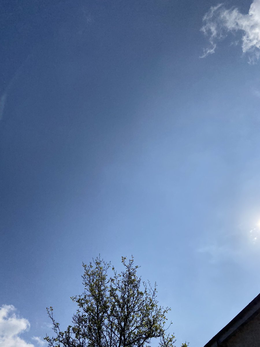 r3d_atwork's tweet image. First al fresco lunch of the year at work.

So lucky to be able sit at picnic benches gifted by a patient’s family, where we can sit and chill in the sun. 

#costadelacotland 
#springinfullswing 
#communitylinkworker
#primarycare