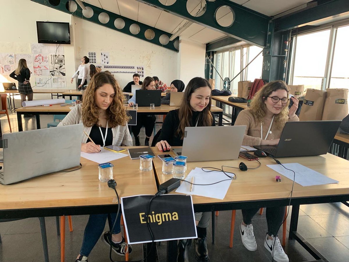 Takımlarımız PwC vaka çözümü için son hızla çalışıyor! 14.Uçarı’da heyecan dorukta! İlk vakanın kazananı hangi takım olacak?