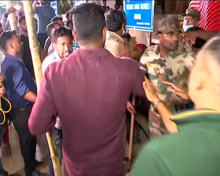otvnews's tweet photo. #FirstInformation: Tension prevails at BJB College 'Strong Room' in #Bhubaneswar after a youth allegedly entered the restricted zone. Details awaited.

#OdishaUrbanPolls #BhubaneswarUrbanPolls https://t.co/JSqwf5dSpS