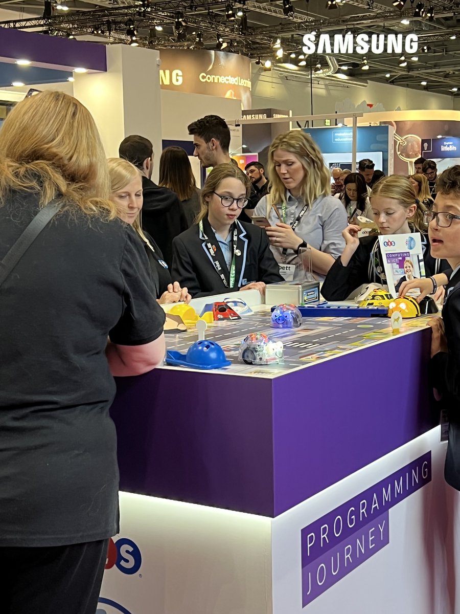 touchscreenedu's tweet photo. Thrilling week at #BETT2022 #London, meeting with partners, suppliers, and future clients! Raising standards and delivering mutual benefit so that more young people succeed!
 @myclevertouch #MyClevertouch #Boxlight #clevertouch #interactivedisplays #BETT #edtech #FrenchTech https://t.co/OzBWpXuhVX