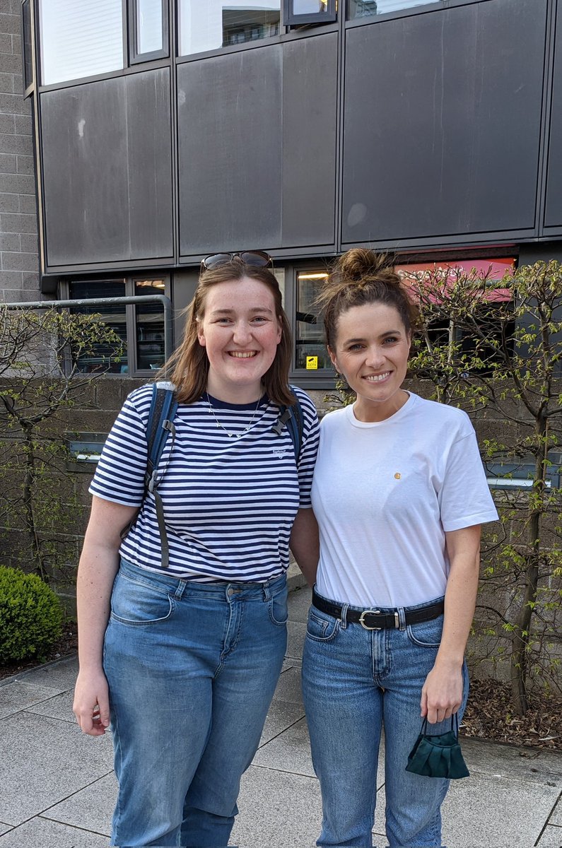 lawnarose's tweet photo. Two gorgeous sunny days, two gorgeous shows and met two gorgeous pie ladies! Couldn't be happier 💚 May we all be so lucky 💙 https://t.co/GFiWVFU7Nl