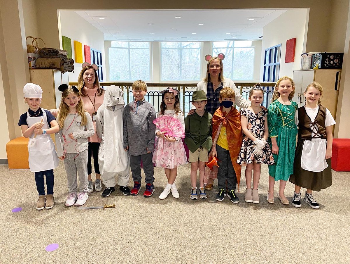 stdavidsschool's tweet image. Some of our second graders in Mrs. Eason and Mrs. Linden classes dressed up as book characters from Kate DiCamillo’s “The Tale of Desperaux” for Book Character Day. What a fun way to spend the day! #katedicamillo #bookloversweek @KateDiCamillo