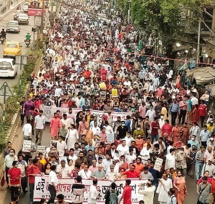 Sen_Ankit99's tweet photo. আনিস খান হত্যা এবং রামপুরহাট গণহত্যার প্রতিবাদে কলকাতায় নাগরিক মিছিল ।

#justiceforanishkhan #RampurhatViolence #RampurhatMassacre https://t.co/65Vh3dDi3E