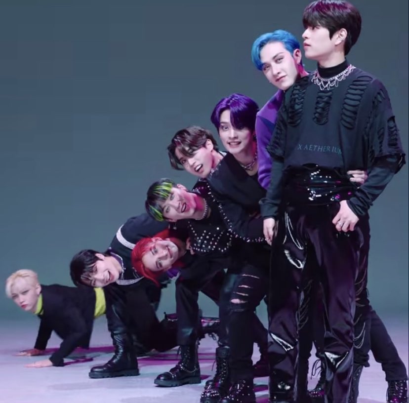 dumplinglix's tweet photo. i missed the ot8 zoom :( but happy 4 years my skz ❤️ ily all so much https://t.co/s41yUHDCPm