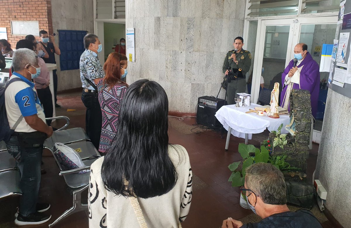 OrquestaIbague's tweet photo. En busca del fortalecimiento de la Espiritualidad como uno de los Pilares fundamentales de la estrategia 4D, la Dirección de Sanidad seccional-Tolima hace extensa la invitación a participar de la Santa Eucaristía en los bajos del mismo complejo. https://t.co/mfyk86TlEh