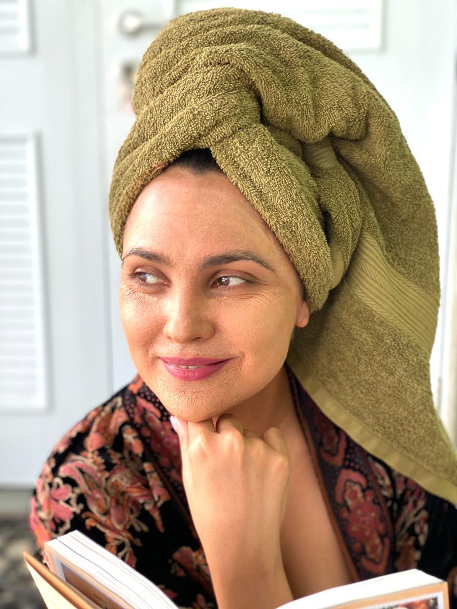 Arias (@worldofarias) on Twitter photo Nothing like unwinding with a good book & a soothing mask!
Our queen <a href="/LaraDutta/">Lara Dutta Bhupathi</a> believes in the power of weekend skincare and we do too! 🤩
Here’s a gentle reminder so that you don’t forget to pamper your skin over the weekend!
#weekend #skincare #selfcareweekend #happyskin Nothing like unwinding with a good book & a soothing mask!
Our queen <a href="/LaraDutta/">Lara Dutta Bhupathi</a> believes in the power of weekend skincare and we do too! 🤩
Here’s a gentle reminder so that you don’t forget to pamper your skin over the weekend!
#weekend #skincare #selfcareweekend #happyskin