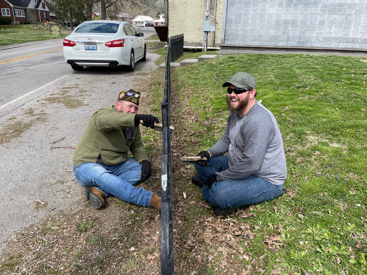 Yesterday, our Veterans Memorial fountain ran for the first time in years. 25 volunteers beautified Veterans Memorial Park. Groups included Casey County 4-H youth, VFW, Liberty/Casey Co. Volunteers, city employees, and Tourism board members. #beautifythebluegrass #libertyky