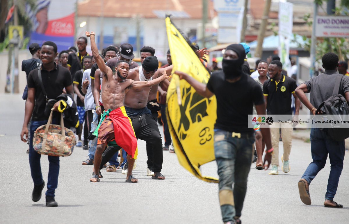 Blaqqkoffi's tweet photo. The street of Kumasi is already wild..Naija don die 🔥🔥🔥🔥 https://t.co/e2JipppC5S