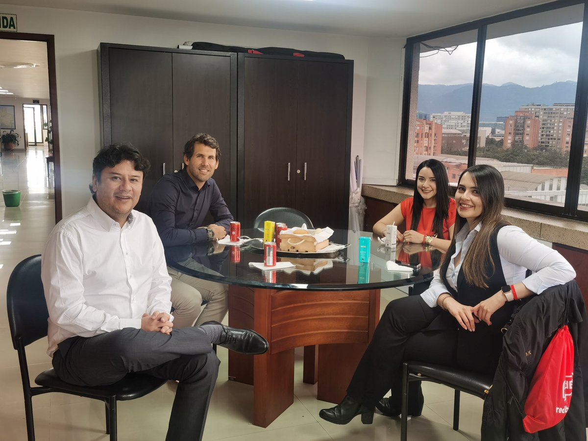 Cstransportecol's tweet photo. Ayer recibimos la agradable visita de @redBus_co para dialogar sobre la incorporación tecnológica en el transporte intermunicipal. Un equipo extraordinario integrado por Gerardo, Camila y Lina, quienes con experiencia y conocimiento trabajan por nuestra industria 🇨🇴🚌. https://t.co/dRTyabRMwJ