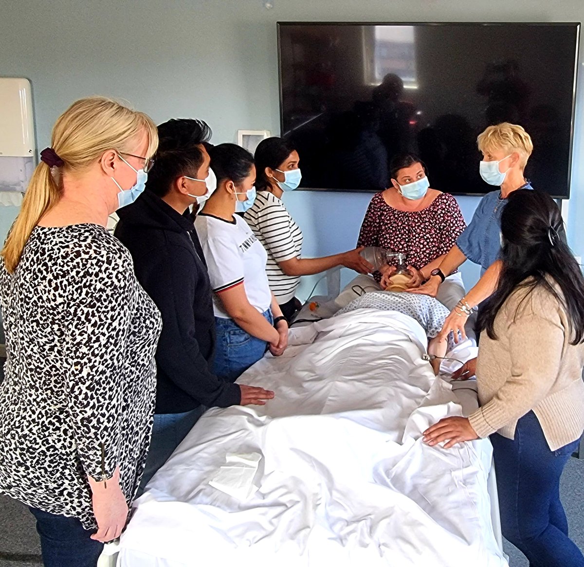 Carly Kelly (@carlykelly007) on Twitter photo Another great in house ILS day with myself and <a href="/pen2103/">pen2103</a> today! Great job everyone! @ChrisEJones84 <a href="/RUHBath/">RUH Bath 🏥</a> <a href="/ed_bath/">Emergency Department, Bath</a> Another great in house ILS day with myself and <a href="/pen2103/">pen2103</a> today! Great job everyone! @ChrisEJones84 <a href="/RUHBath/">RUH Bath 🏥</a> <a href="/ed_bath/">Emergency Department, Bath</a>