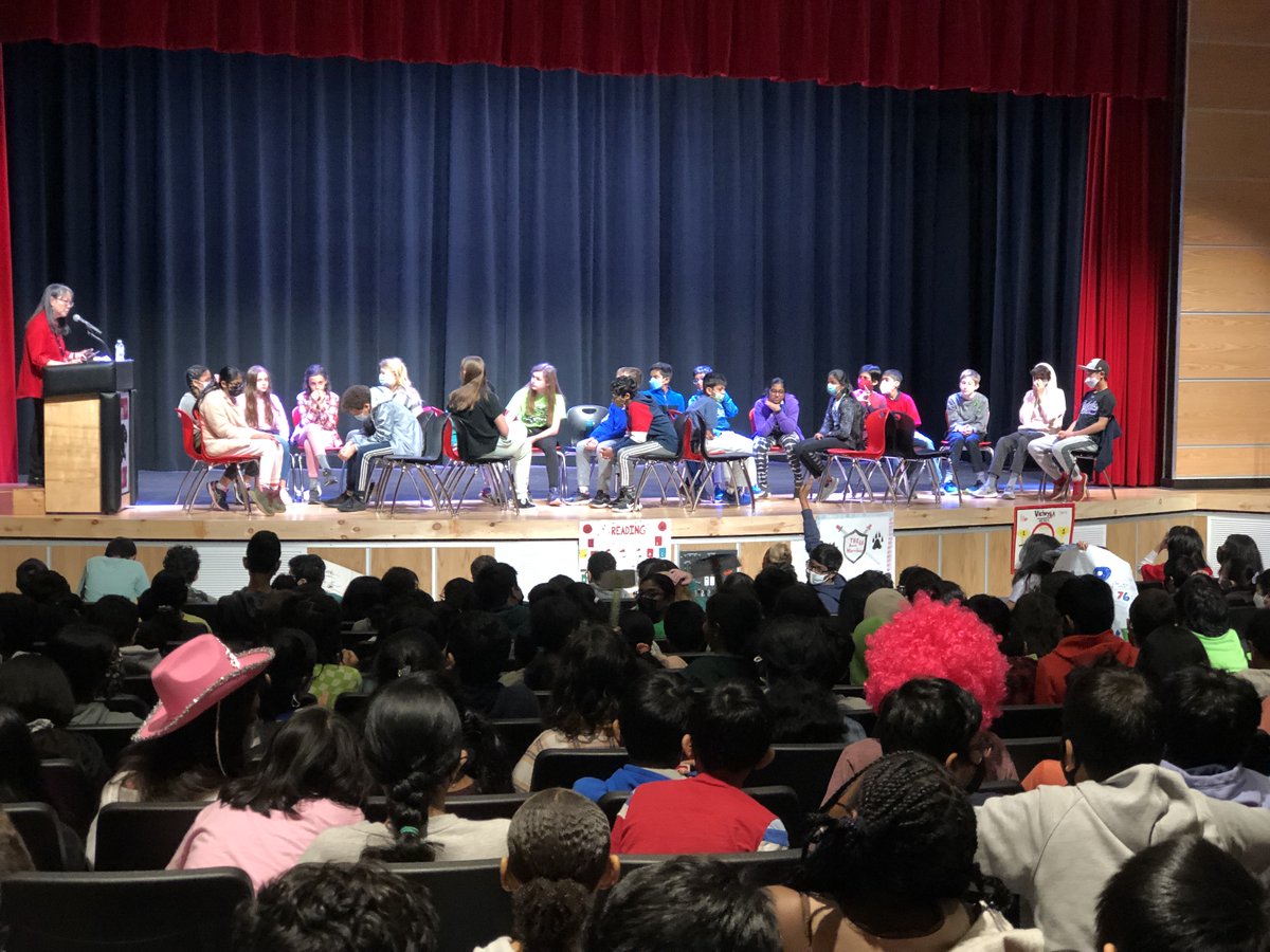 My students did a great job representing Team 6D at the Battle of the Books Competition Assembly today! 📚📕📣😀#wwprsd #TeamCommUNITY