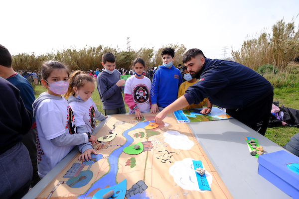lhdigitalh's tweet photo. #EducacióLH | #MediambientLH

Més de 600 alumnes de la ciutat celebren el Dia de l'Aigua 💧 amb activitats al riu Llobregat

Hi participen la xarxa @lhesostenibles i els Padrins del Riu
👉 https://t.co/VW6PyTFxeQ https://t.co/n650fdXLgC