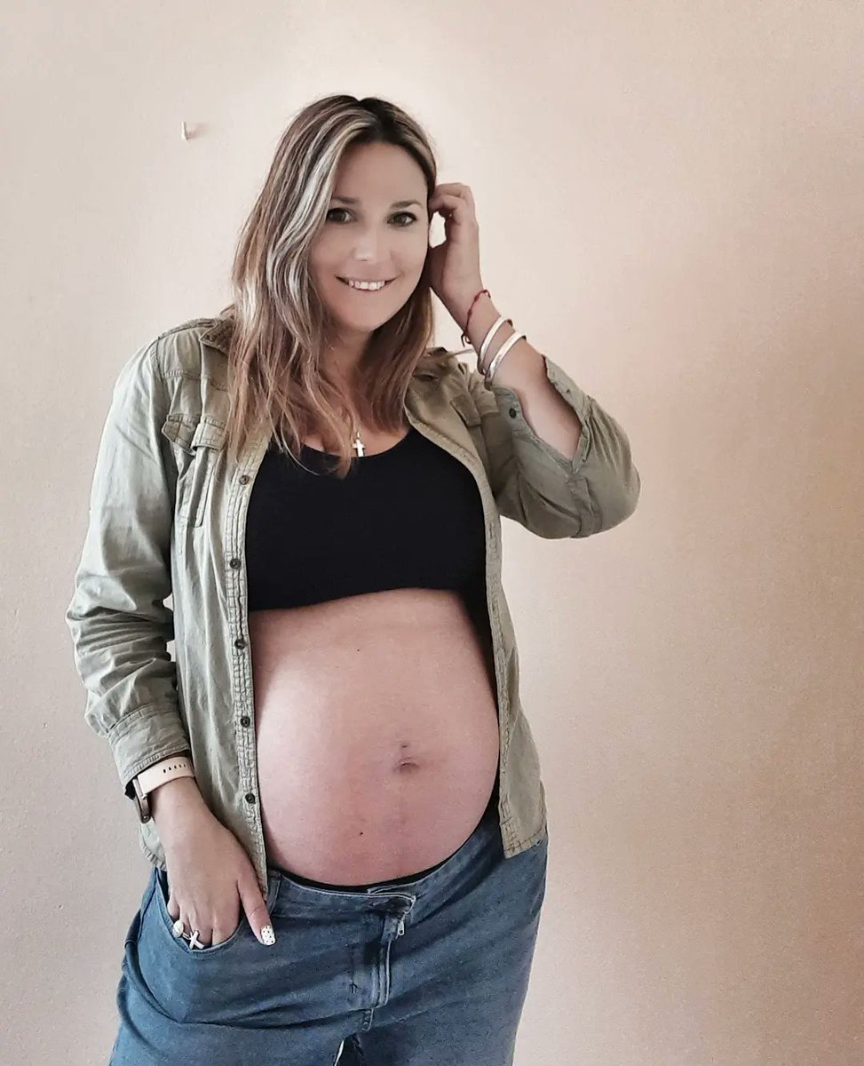 MaPauli's tweet photo. Quiero poner en palabras a mis emociones pero no encuentro ninguna q pueda describir al 100% lo q siento.
.
Me siento feliz, completa, ilusionada, asustada, protegida y sobre todo agradecida de poder vivir lo q estoy viviendo 💕 
.
ESTOY LITERALMENTE LLENA DE VIDA 💛

#28week 🤰🏼 https://t.co/yywbfOeP42