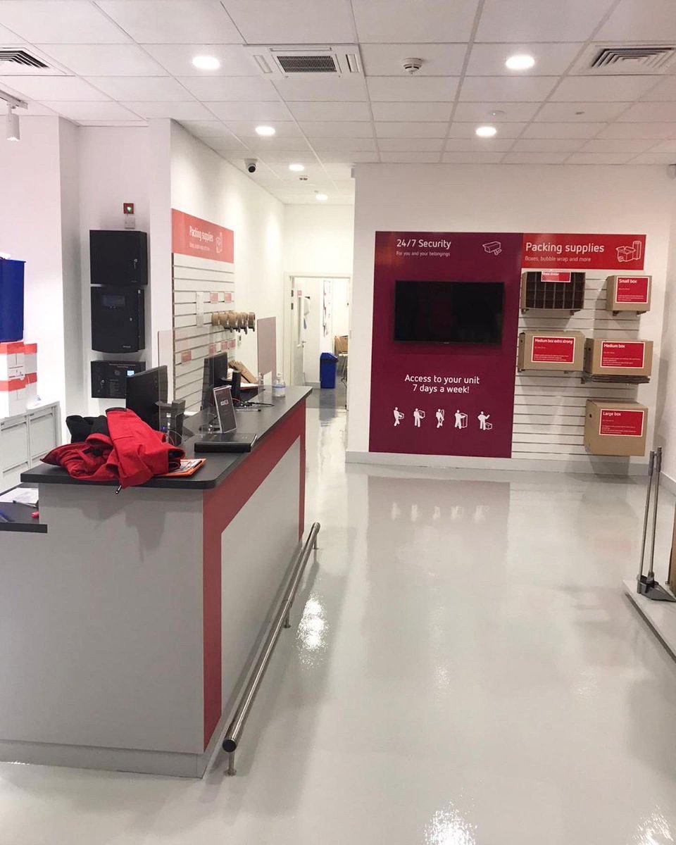 mjfgroupuk's tweet photo. /// FEEL GOOD MOMENTS

Who’s got that #Fridayfeeling?!

With the glorious weather today, we couldn’t have asked for a better end for the week. 

#flashback to a 2386m2 install using Vebropolymers Vebro Primer, followed by 2 coats of Vebrores EP HBC. 

#specialistflooring https://t.co/06Gwvg0T89
