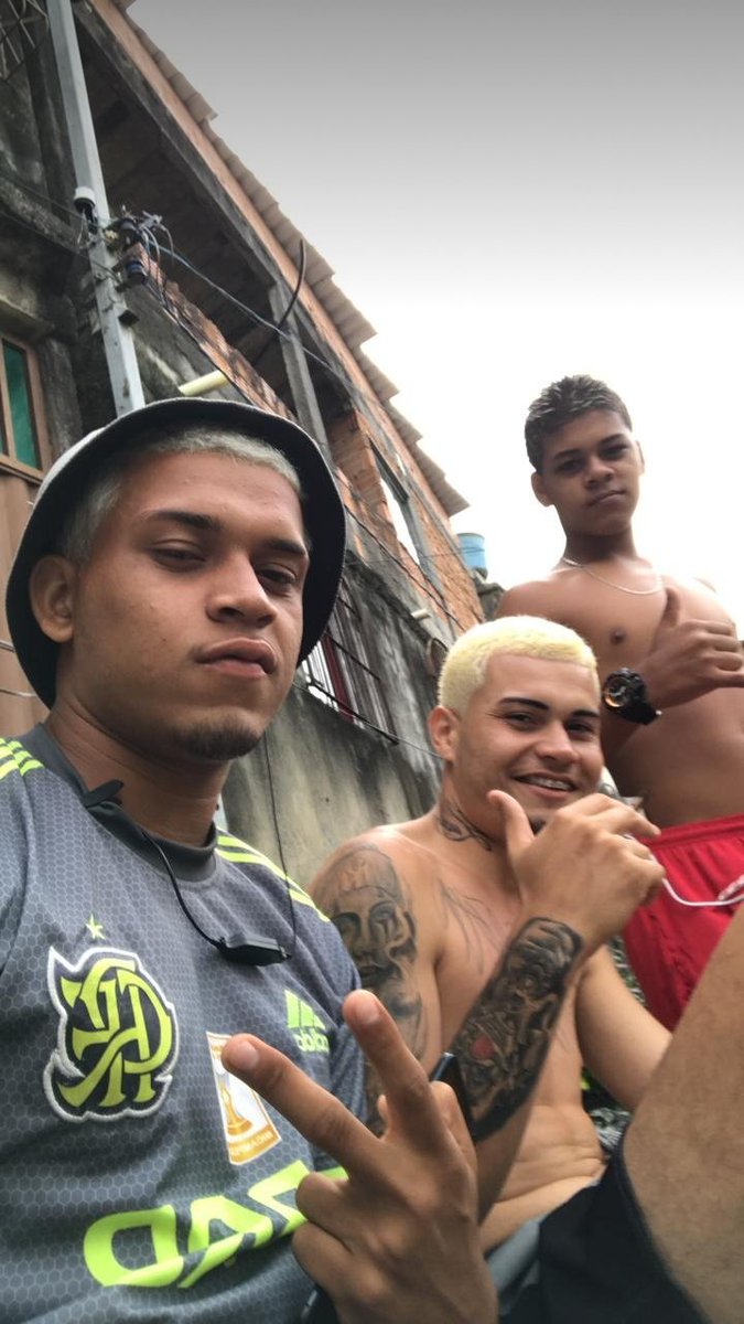 ComplexoChaves's tweet image. Com a tropa da pedreira 🗻😉