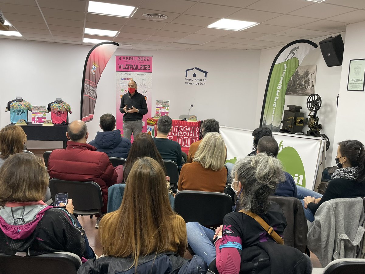vilassardedalt's tweet photo. Els @FondistesVdDalt presenten la 8a edició de la #Vilatrail que tindrà lloc el proper diumenge 3 d’abril. Una cursa que ha estat aturada durant 2 anys a causa de la pandèmia i que torna amb la novetat d’una distància més curta, de 12km, a banda de la de 21km. https://t.co/9WdZsHt3J0