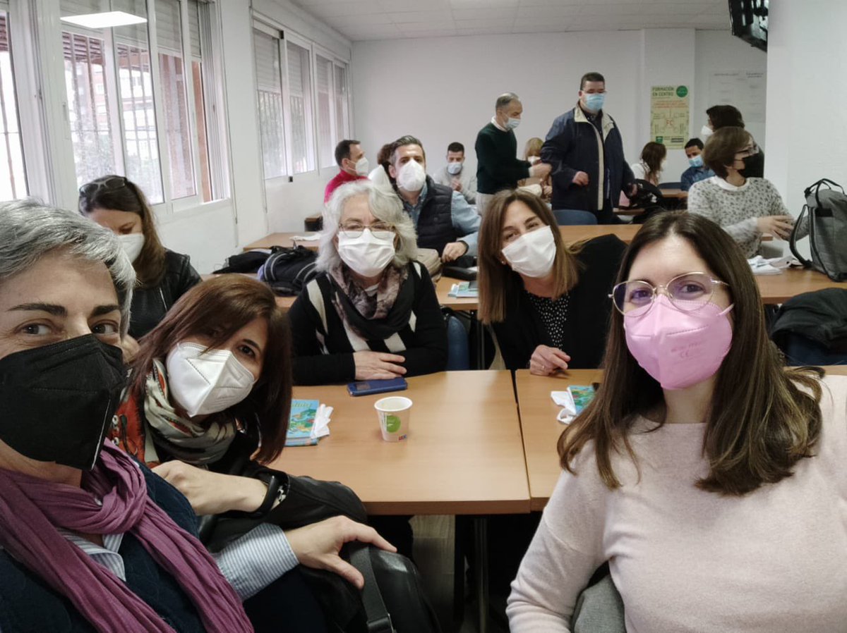 ¡Fructífera reunión con la Embajada #eTwinning andaluza <a href="/eTwin_Andalucia/">eTwinning Andalucía</a> y responsables de #plurilingüismo en el <a href="/cepmalaga/">CEP de Málaga</a>! Nos vamos con muchas ideas que incorporaremos al Plan de #Internacionalización de <a href="/EducaAnd/">Consejería Desarrollo Educativo y FP</a>. ¡Gracias por vuestro entusiasmo y colaboración!