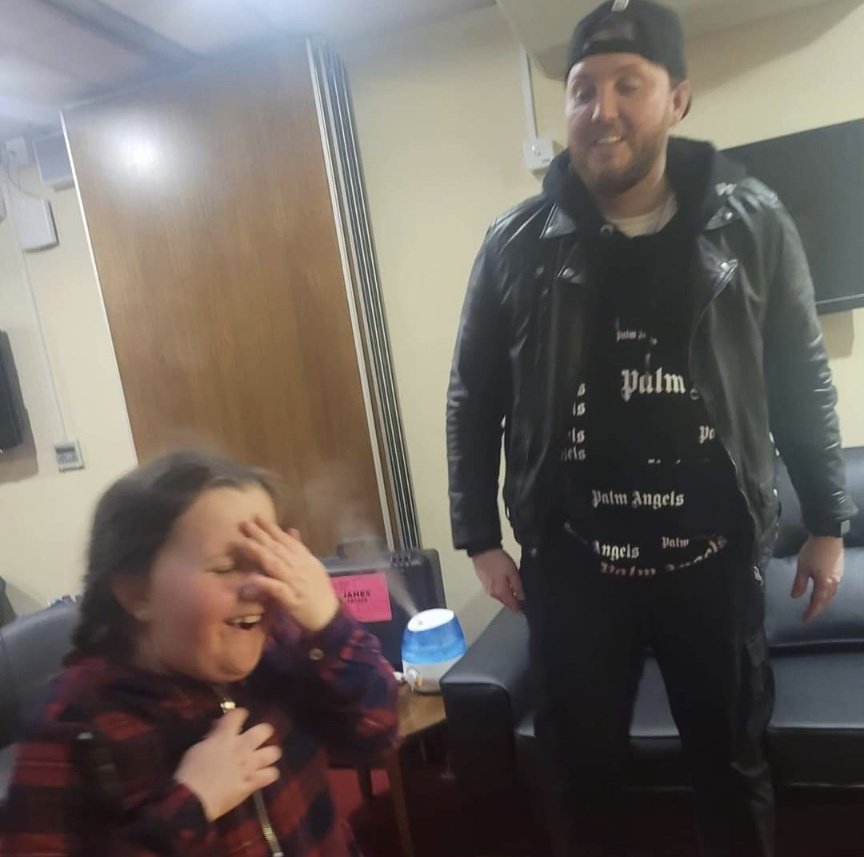 postpals's tweet photo. Sending a huge thank you to everyone who shared our social media appeal to help our Pal Evia meet her favourite singer James Arthur.
A very big thank you to @JamesArthur23 for making Evia's dream come true! ☺️
#childhoodbraintumour #jamesarthur #postpals https://t.co/VrtHlS4h3o