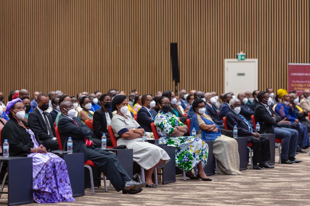 AdamsKwizera___'s tweet photo. JUST IN: 

This Evening, the First Lady, Madame Jeannette Kagame attended the book launch of St Albert College of Bujumbura, at the kigali Convention Center, where she will deliver a closing speech for the event.

#AdamsReports https://t.co/fQnB2za6xs