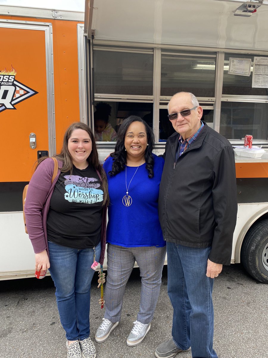 AndreDarnellSr's tweet photo. Last Food Truck Fridays event at Lincoln with Boss &amp; Ross BBQ for the month of March. Great success! Thank you Boss &amp; Ross BBQ and Coyote Blues of Jackson for serving this month.  Thank you Principal Jennifer Wells and the entire Lincoln Family.@LincolnElem731 @jlwells731 https://t.co/d8xHjMagNd