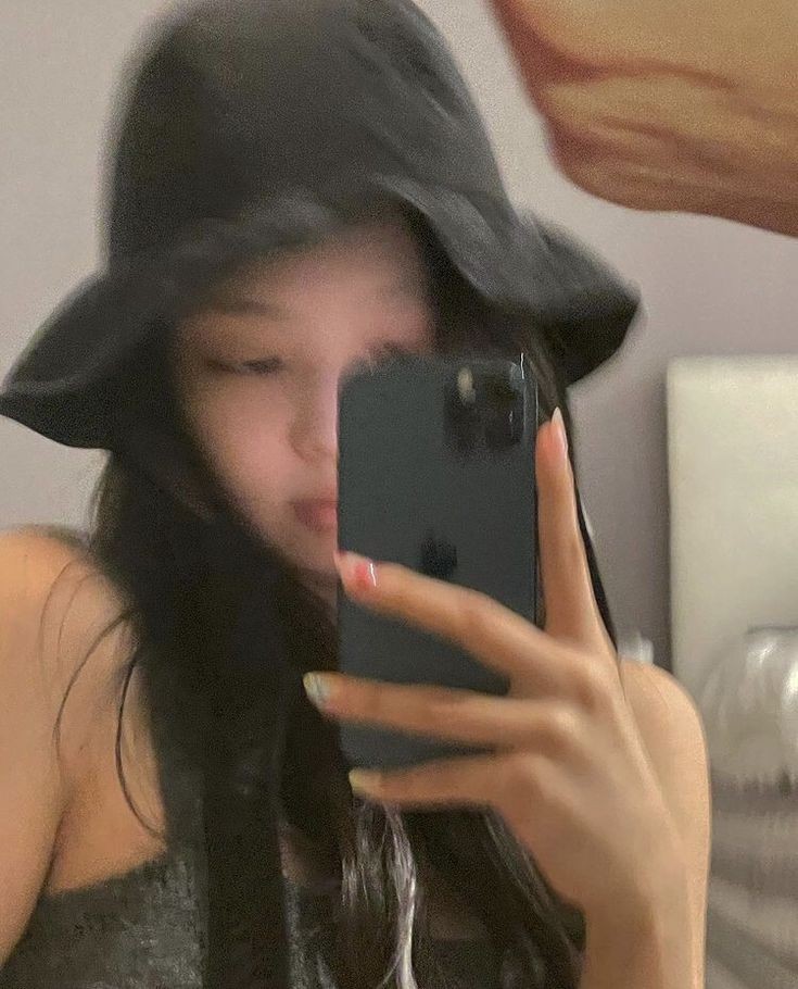 G0THRUBY's tweet photo. jennie kim's mirror selfies >> https://t.co/KOcOa0Z8Vr