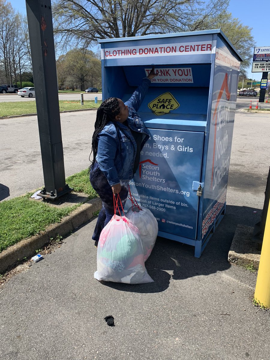 SWK69890's tweet photo. Norfolk State University’s Social Workers donate clothes to a local donation center within the Hampton roads area to help homeless children and adults! 
#whatareyoudoingforsocialjustice
#socialjusticeiseveryonesbusiness
#socialworkmonth
#757socialworkers
#setonyouthshelters https://t.co/NzzdS1pgXI