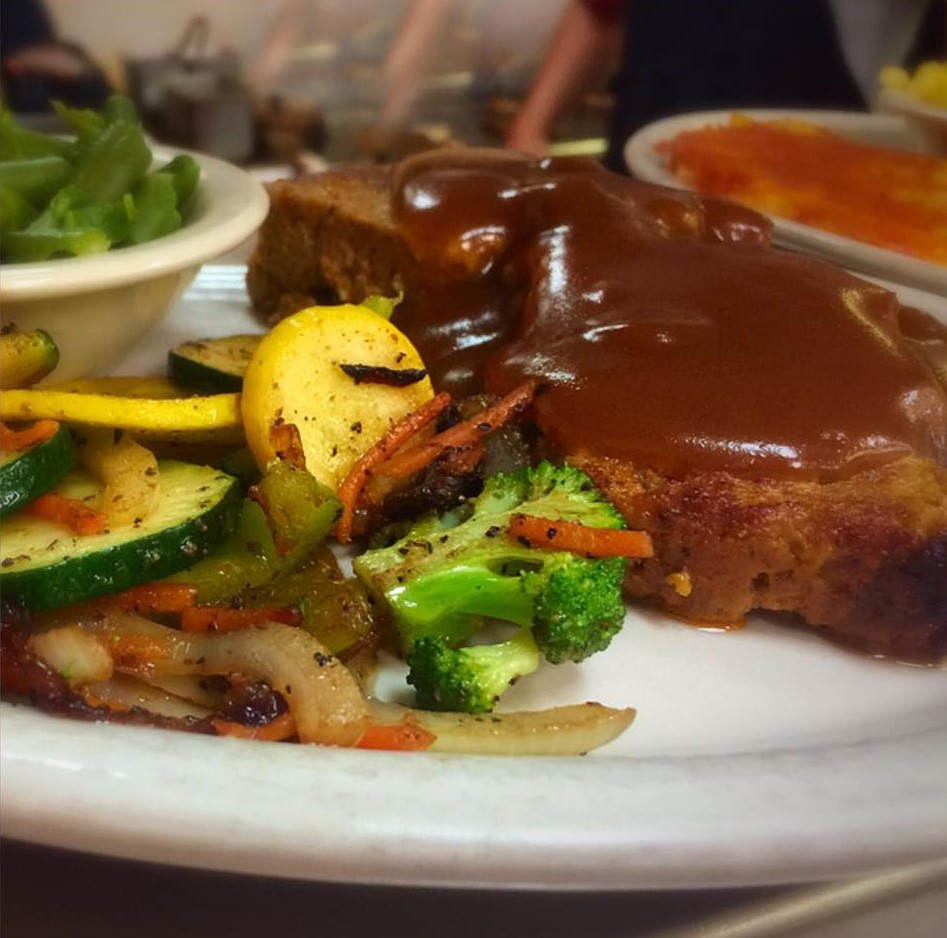 BricksRiver's tweet photo. There’s always a reason to celebrate! Just make sure you’re doing it with amazing people and good food.😊

.
💻 https://t.co/rOlJYiWrPA⁣⁣
📍 1205 Main St, Bandera, TX 78003⁣⁣
📞 830-796-9900 Takeout &amp; Dine-in

#BricksRiverCafe #Bandera #Texas #TXeats #TexasLife https://t.co/UV39Mxlzdh