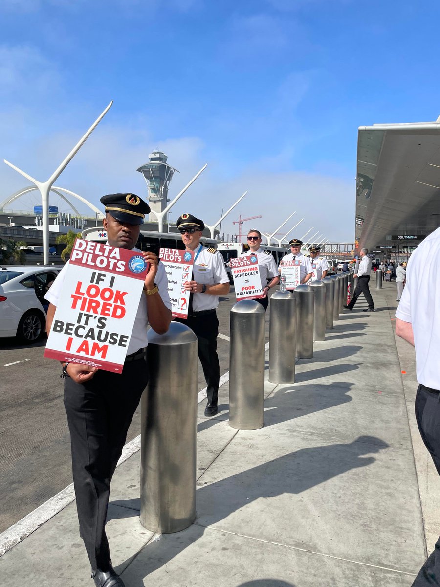 Delta_Pilots's tweet photo. Today, Delta pilots picketed at @flyLAXairport to display their frustration with @Delta's scheduling practices that have caused pilots to work record overtime, foregoing time off. Delta pilots and customers deserve better!
 
#DeltaPilots #ALPA #ScheduleWithSafety https://t.co/y6Y1B76Nt5