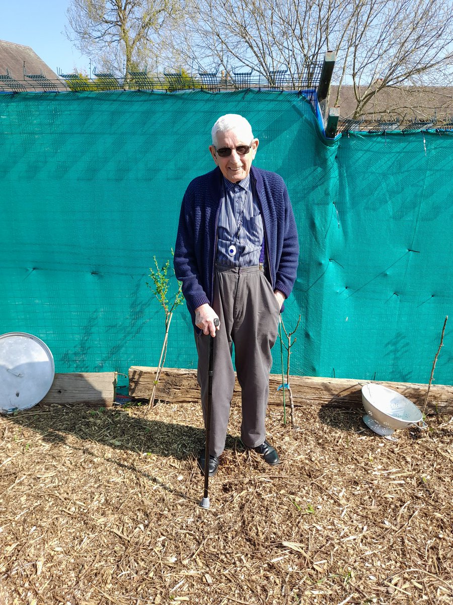 local_plot's tweet image. Today, our friend Harry Hughes was finally able to visit the Greenfingers Allotment Plot after watching it develop over the past 4yrs. Harry donated young fruit trees here and to @FriendsDrive. Covid guidelines prevented him visiting but today he did &amp;amp; gave us a glowing report.