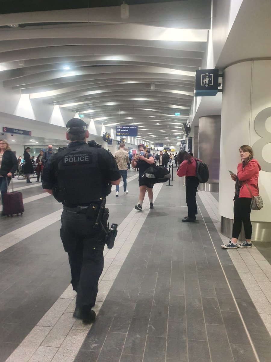 Our Birmingham team working with @BTPBhm carrying out protective security patrols at @NetworkRailBHM this evening keeping people safe. Deterring all forms of criminality and reassuring the public. #Birmingham #armedpolice #police