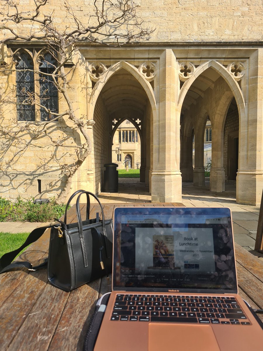 ChadhaSmridhi's tweet photo. Sun's out in the UK 😉 #stcross #stcrosscollege #Oxford https://t.co/xVO74Wx3PF