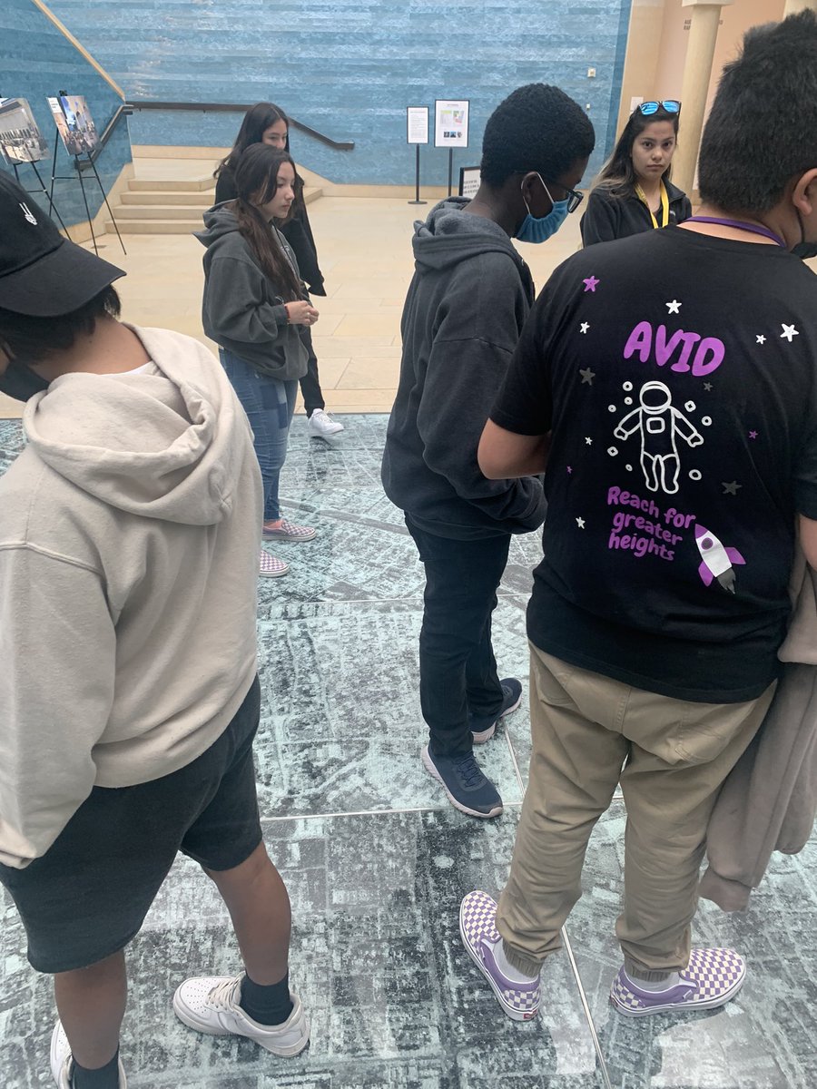 AVID_OGMS's tweet photo. Field trip Friday! @GoodnightSMCISD 8th grade #AVID students learned how to interpret and appreciate the pieces @blantonmuseum, then toured the @UTAustin campus! 🧡🐂🤘🏼@SMCISD_AVID @educategalore @AVID4College @AVIDExcel https://t.co/Fze8A6hiey