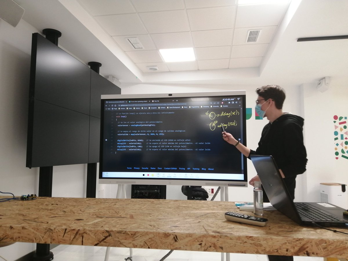 csantam01_'s tweet image. Gran tarde la de hoy con @its_albertoqp_ como ponente en una iniciación a #Arduino. Muchas gracias a @smartopenlab y @CircularFab por hacer esto posible!
#ArduinoWeek2022